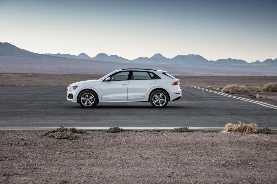  Audi Q8 55 TFSI Quattro 2018 года  (WW) (фото 28 из 42)